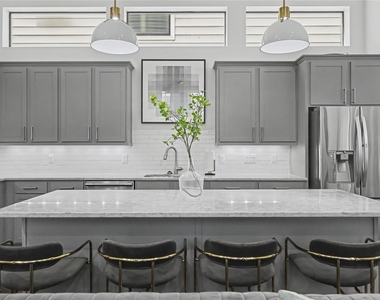 932 W 22nd Street - Photo Thumbnail 19