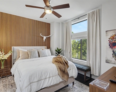 932 W 22nd Street - Photo Thumbnail 35