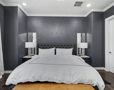 932 W 22nd Street - Photo Thumbnail 26