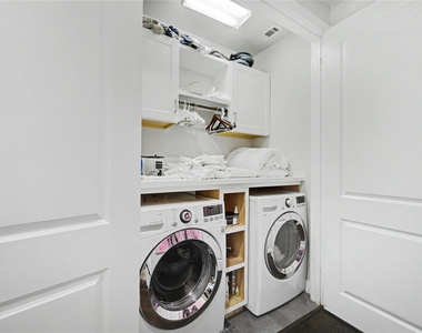 932 W 22nd Street - Photo Thumbnail 36