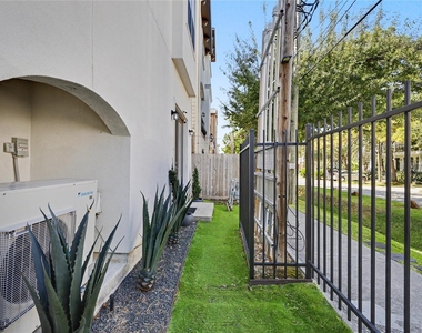 932 W 22nd Street - Photo Thumbnail 37