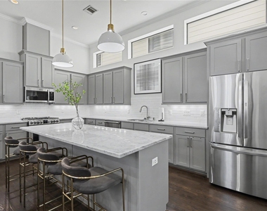 932 W 22nd Street - Photo Thumbnail 18