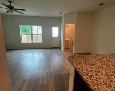 545 Bains Street - Photo Thumbnail 4