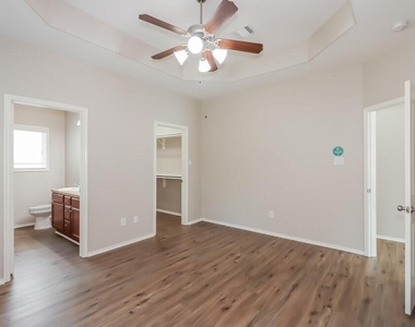 718 Neap Court - Photo Thumbnail 9