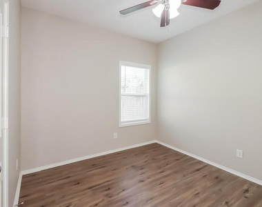 718 Neap Court - Photo Thumbnail 12
