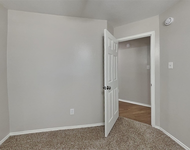 7918 Acacia Falls Court - Photo Thumbnail 10