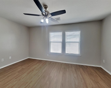 7918 Acacia Falls Court - Photo Thumbnail 14