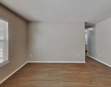 7918 Acacia Falls Court - Photo Thumbnail 15