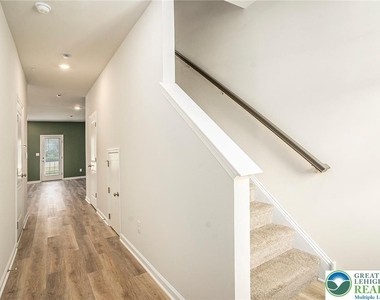 1143 Martin Road - Photo Thumbnail 6