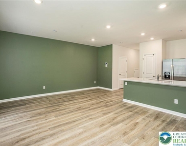 1143 Martin Road - Photo Thumbnail 9