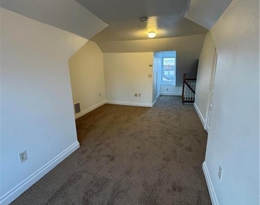 915 W Washington Street - Photo Thumbnail 14