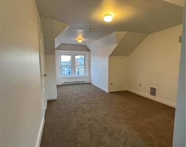 915 W Washington Street - Photo Thumbnail 13