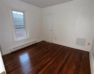 915 W Washington Street - Photo Thumbnail 9