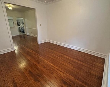 915 W Washington Street - Photo Thumbnail 4