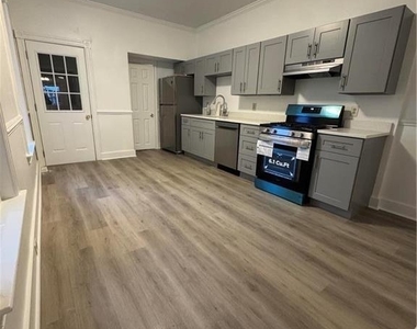 915 W Washington Street - Photo Thumbnail 6