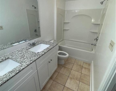 915 W Washington Street - Photo Thumbnail 11