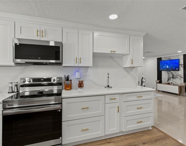 1752 Fairfield Street - Photo Thumbnail 11