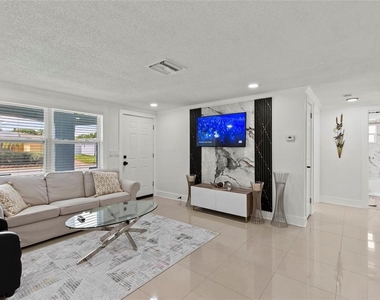 1752 Fairfield Street - Photo Thumbnail 4