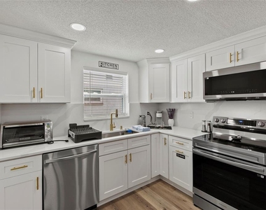 1752 Fairfield Street - Photo Thumbnail 8