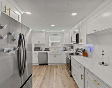 1752 Fairfield Street - Photo Thumbnail 7