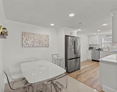 1752 Fairfield Street - Photo Thumbnail 6