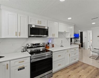 1752 Fairfield Street - Photo Thumbnail 9