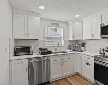 1752 Fairfield Street - Photo Thumbnail 13