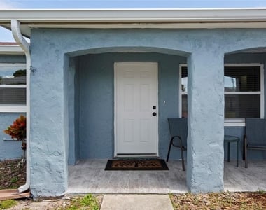 1752 Fairfield Street - Photo Thumbnail 3