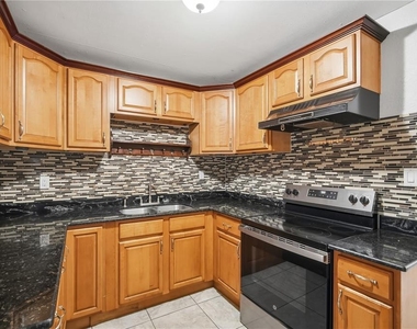 6801 46th Avenue N - Photo Thumbnail 12