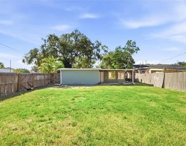 6801 46th Avenue N - Photo Thumbnail 20