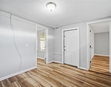 6801 46th Avenue N - Photo Thumbnail 14