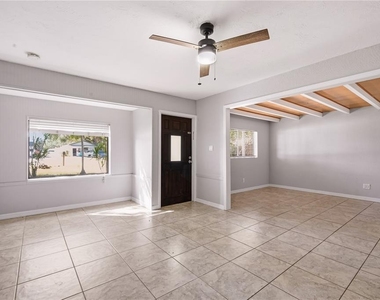 6801 46th Avenue N - Photo Thumbnail 3
