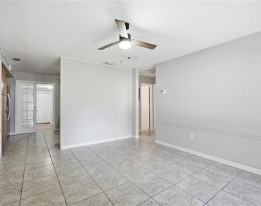 6801 46th Avenue N - Photo Thumbnail 1