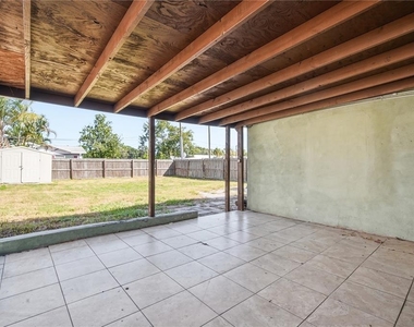 6801 46th Avenue N - Photo Thumbnail 18