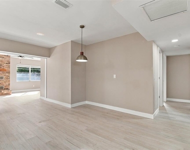 6409 Rosewood Drive - Photo Thumbnail 13