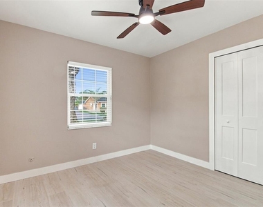 6409 Rosewood Drive - Photo Thumbnail 22