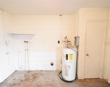 8320 Oleander Lane - Photo Thumbnail 31