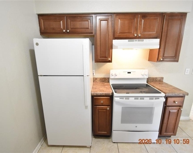 8320 Oleander Lane - Photo Thumbnail 10