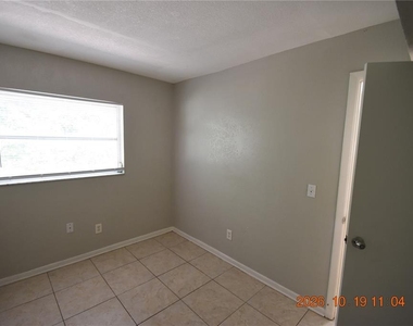 8320 Oleander Lane - Photo Thumbnail 23