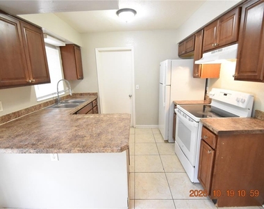8320 Oleander Lane - Photo Thumbnail 9