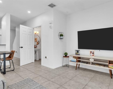 8525 Trail Wind Drive - Photo Thumbnail 11