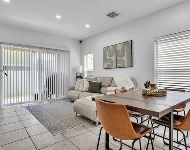 8525 Trail Wind Drive - Photo Thumbnail 9
