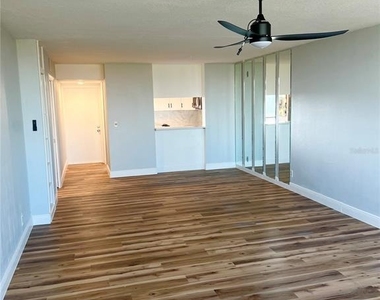 2621 Cove Cay Drive - Photo Thumbnail 13