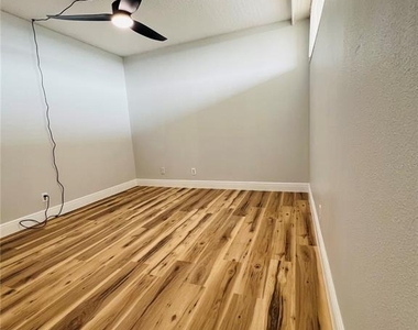 2621 Cove Cay Drive - Photo Thumbnail 12