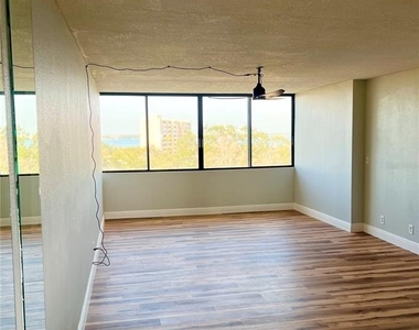 2621 Cove Cay Drive - Photo Thumbnail 14