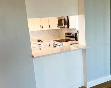 2621 Cove Cay Drive - Photo Thumbnail 7
