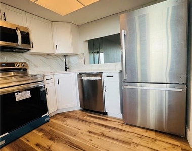 2621 Cove Cay Drive - Photo Thumbnail 5