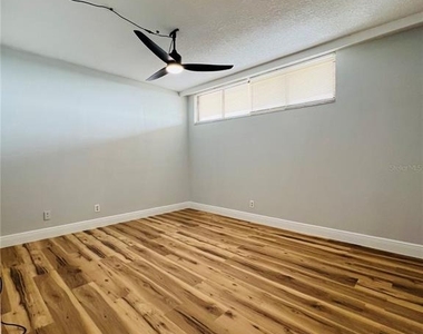 2621 Cove Cay Drive - Photo Thumbnail 11