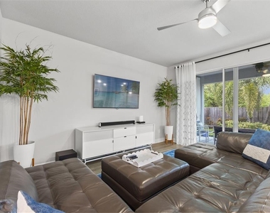 4009 W Carmen Street - Photo Thumbnail 11