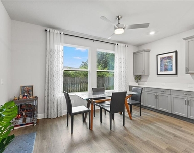 4009 W Carmen Street - Photo Thumbnail 8